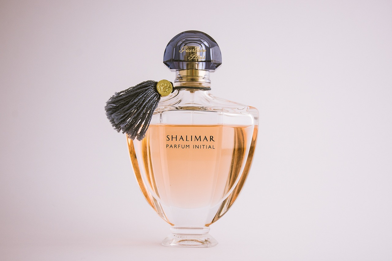 perfume, fragrance, luxury-2721147.jpg